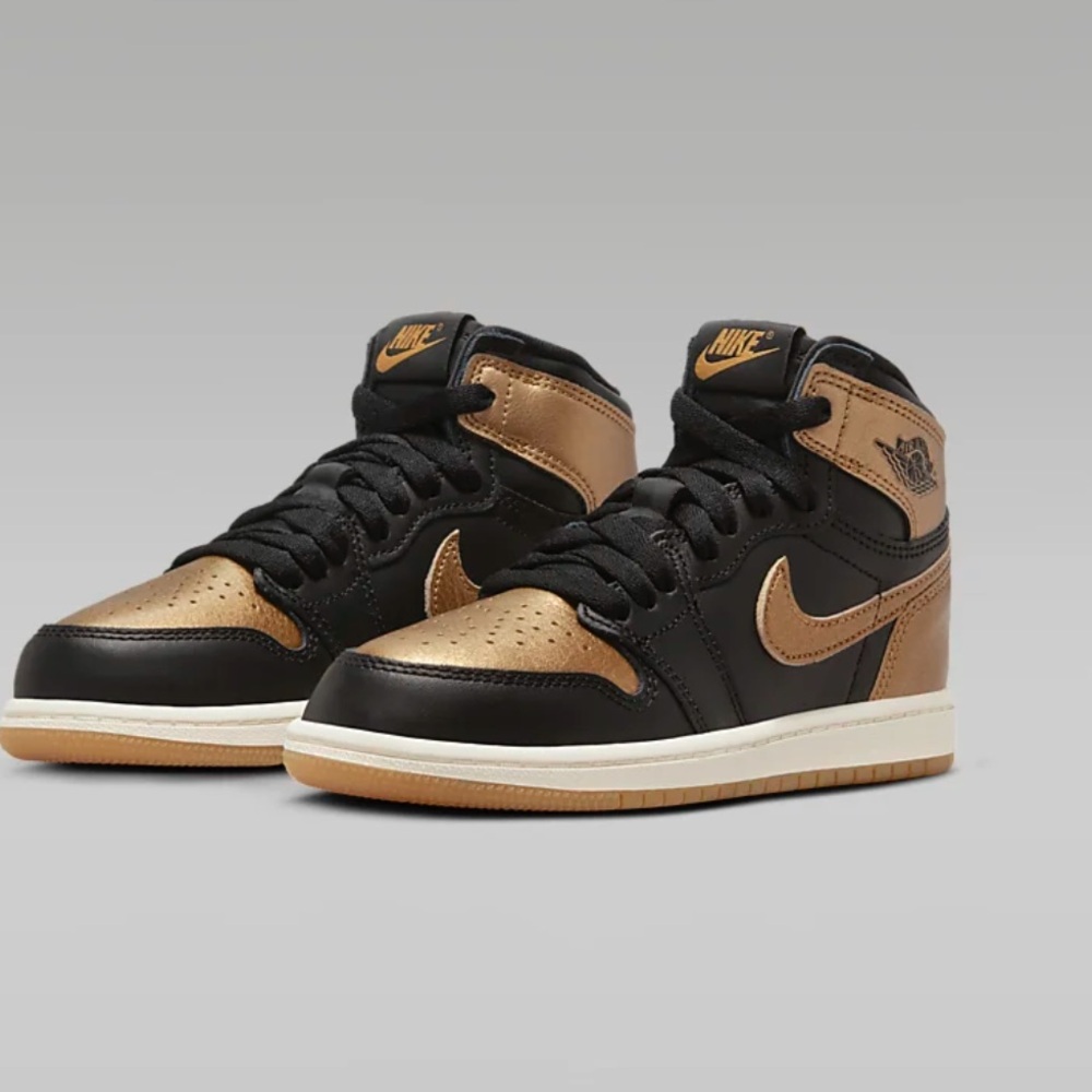 Jordan 1 Retro High OG "Black and Gold"